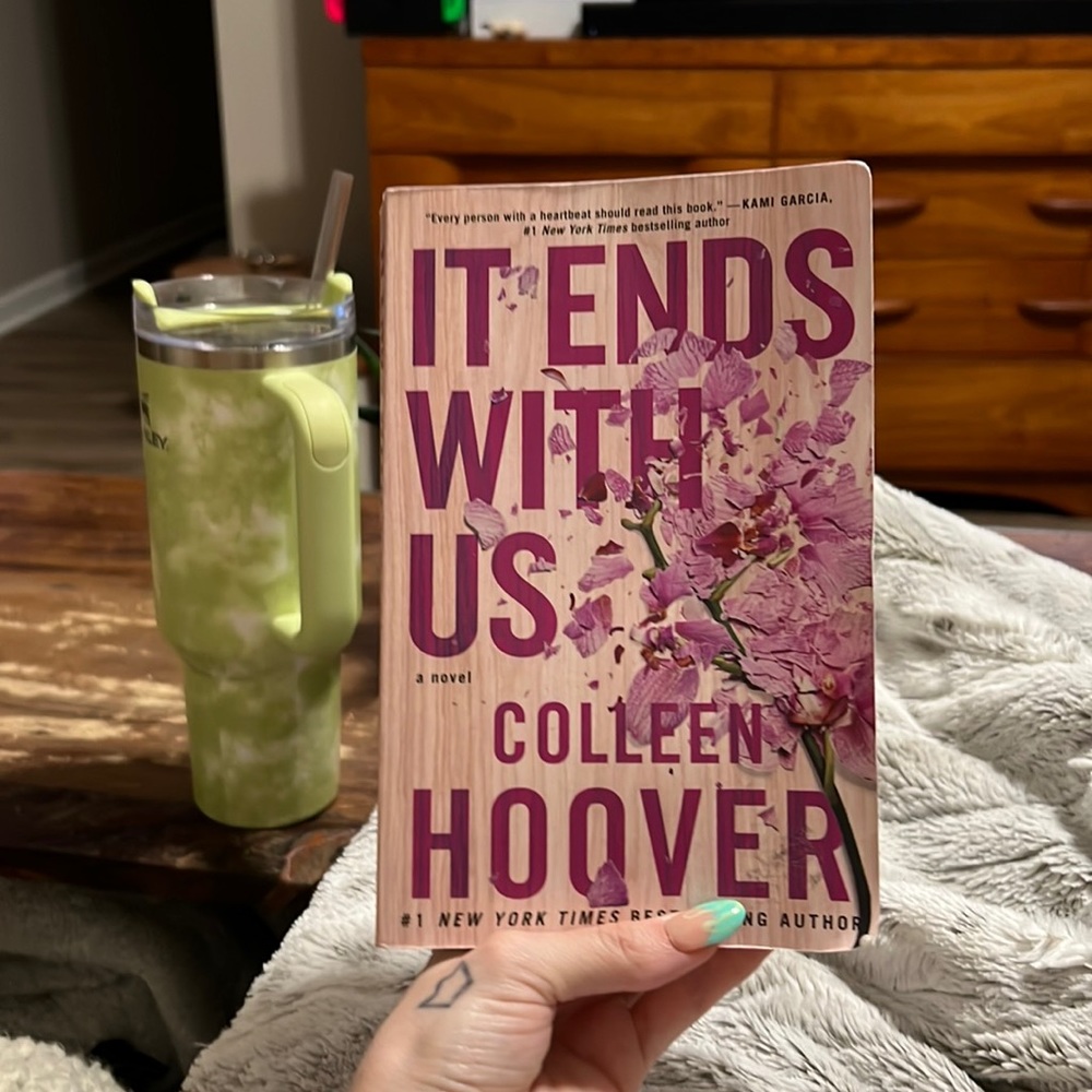 Colleen Hoover “it ends with us” book